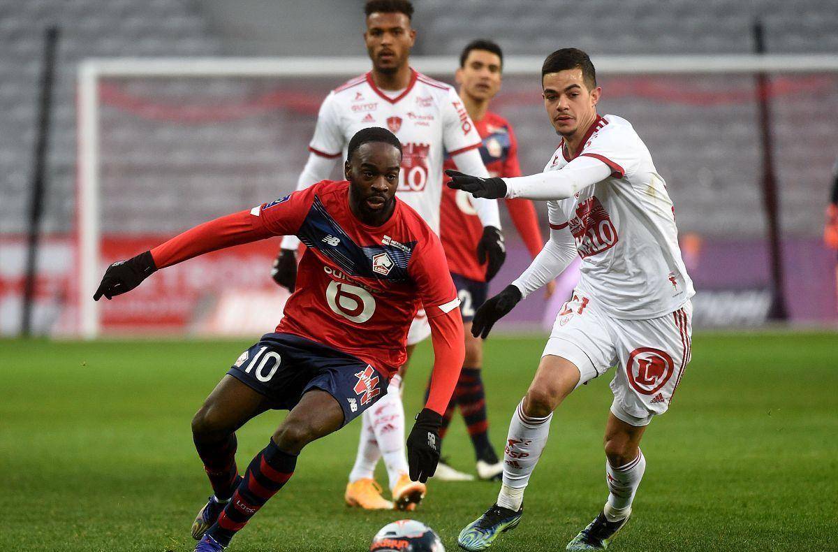 扩大了领先 扩大了领先