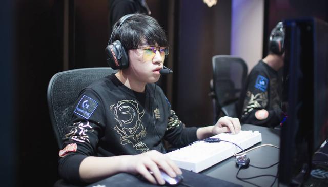 进行对比 进行对比