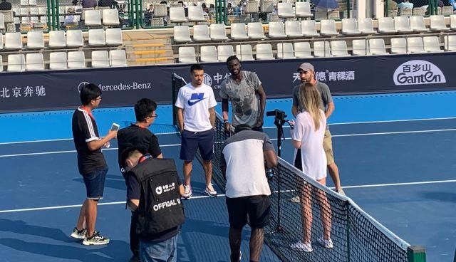 与其围堵 与其围堵